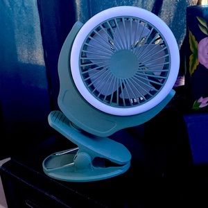 This is a led light + fan it’s great for long trips outside for the hot summer❤️